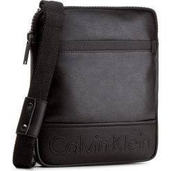 Saszetka CALVIN KLEIN BLACK LABEL - Bennet Flat Crossove K50K502828 001. Saszetki i nerki marki Calvin Klein Black Label. W wyprzedaży za 229.00 zł.