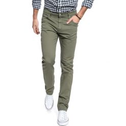 SPODNIE MĘSKIE LEE RIDER LICHEN GREEN L701LB82 112117569. Zielone spodnie materiałowe Lee, l, bez wzorów, z materiału. Za 199.99 zł.