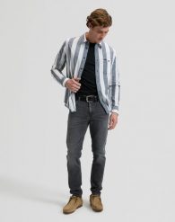 MĘSKA KOSZULKA LEE WOVEN LABEL TEE BLACK 112376536. Czarne t-shirty Lee, m, bez wzorów, bez kołnierzyka, bez ramiączek. Za 79.99 zł.