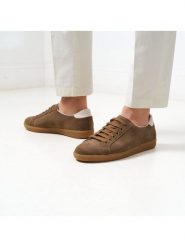 British Passport Skórzane sneakersy w kolorze jasnobrązowym rozmiar: 46. Brązowe buty sportowe casual British Passport, bez wzorów, ze skóry, bez zapięcia. Za 347.99 zł.