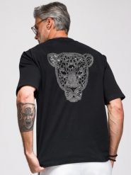 Męska koszulka loose fit z srebrno-czarną aplikacją pantery z cekinów i koralików na plecach - czarna V1 - Rozmiar: L. Czarne t-shirty Ombre Clothing, l, z aplikacjami, z bawełny, bez kołnierzyka, bez ramiączek. Za 297.99 zł.
