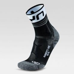 Skarpety do biegania męskie Uyn Runner's One Short. Czarne skarpety UYN, bez wzorów. Za 89.99 zł.