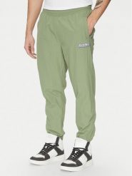 Karl Kani Joggery Essentia 60060039 Zielony Regular Fit. Zielone joggery i bojówki Karl Kani, m, bez wzorów, z syntetyku. Za 139.99 zł.