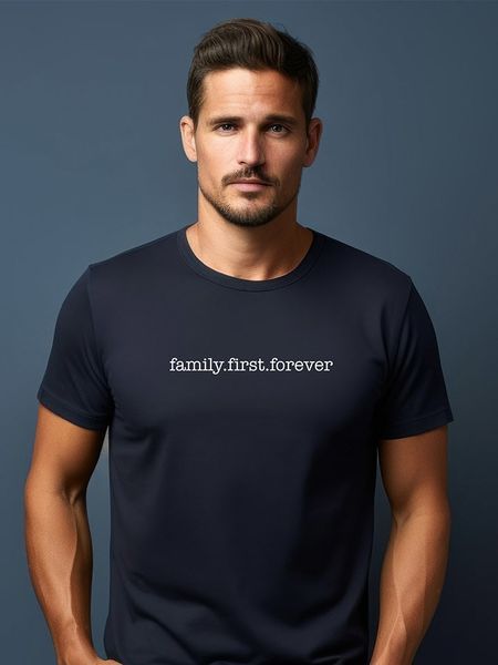 WOOOP Koszulka "Family First Forever" w kolorze granatowym rozmiar: XL. Niebieskie bezrękawniki Wooop, xl, bez wzorów, z bawełny, bez kołnierzyka, bez ramiączek. Za 98.42 zł.
