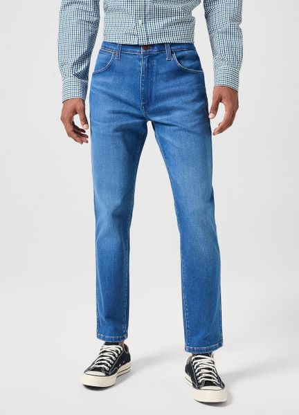 MESKIE SPODNIE WRANGLER LARSTON RUSTIC 112350841. Niebieskie spodnie materiałowe Wrangler, na co dzień, l, bez wzorów, z bawełny, eleganckie, z standardowym stanem. Za 219.99 zł.