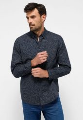 Męska Koszula MUSTANG Elmore Allover Print on Dark Blue 1015906 12673. Niebieskie koszule Mustang, m, bez wzorów, bez kołnierzyka, bez ramiączek. Za 129.99 zł.