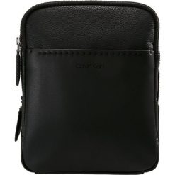 Calvin Klein MULTI TASK P FLAT CROSSOVER TECH Torba na ramię black. Torby na ramię marki CALVIN KLEIN. Za 379.00 zł.