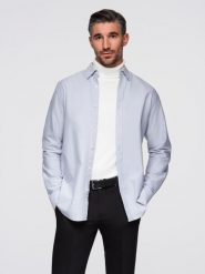 Elegancka męska koszula oxford z haftem – błękitna V1 - Rozmiar: S. Niebieskie koszule Ombre Clothing, l, z aplikacjami, z bawełny, bez kołnierzyka, bez ramiączek. W wyprzedaży za 109.99 zł.