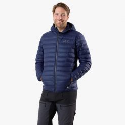 Kurtka puchowa Turystyka Męska Swedemount Himalaya Hood Odporna na wiatr. Niebieskie kurtki SWEDEMOUNT, m, bez wzorów, z materiału, bez kaptura. Za 599.99 zł.