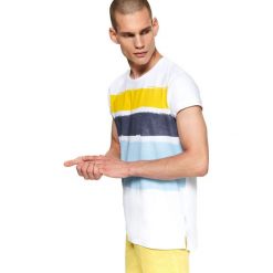 T-SHIRT Z NADRUKIEM. Białe bluzki z długim rękawem TOP SECRET, l, bez wzorów, z bawełny, bez kołnierzyka, bez ramiączek. W wyprzedaży za 19.99 zł.