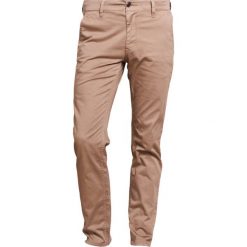 BOSS CASUAL Chinosy beige. Eleganckie spodnie BOSS CASUAL. W wyprzedaży za 398.05 zł.