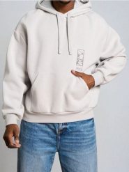 Bluza z kapturem Comfort Fit z haftem - kremowy. Białe bluzy z kapturem Sinsay, l, bez wzorów, z kapturem. Za 59.99 zł.