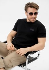 Bawełniany t-shirt, Comfort Fit, T-INDU. Czarne t-shirty Volcano, m, bez wzorów, z bawełny, bez kołnierzyka, bez ramiączek. Za 59.99 zł.