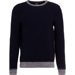 BOSS CASUAL KILIAN Sweter dark blue. Swetry rozpinane BOSS CASUAL, z bawełny. W wyprzedaży za 377.30 zł.