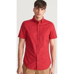 Gładka koszula regular fit - Czerwony. Koszule marki Reserved. Za 89.99 zł.