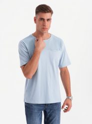 Męski t-shirt LOOSE FIT z kieszonką – błękitny V4 OM-TSCT-0171 - XXL. Niebieskie t-shirty Ombre Clothing, l, z aplikacjami, z bawełny, bez kołnierzyka, bez ramiączek. W wyprzedaży za 49.99 zł.