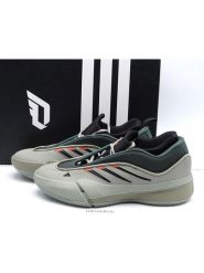 Adidas Buty "Dame 9" w kolorze khaki do koszykówki rozmiar: 50. Brązowe buty do koszykówki Adidas, bez zapięcia, do koszykówki. Za 244.45 zł.