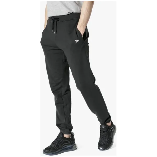 New Era Spodnie Ne Essential Jogger Blk New Era Blk , czarny, rozmiar L. Czarne joggery i bojówki New Era, l, bez wzorów, z bawełny, klasyczne. Za 199.99 zł.