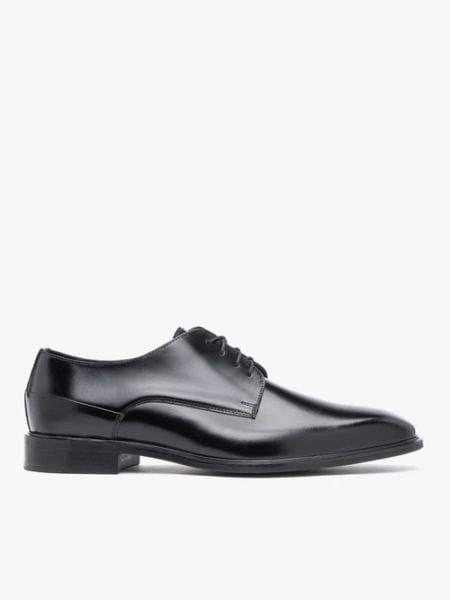 Czarne lakierowane półbuty wizytowe. Czarne eleganckie półbuty Ryłko, bez wzorów, z lakierowanej skóry, bez obcasa, na płaskiej podeszwie, bez zapięcia. Za 499.99 zł.