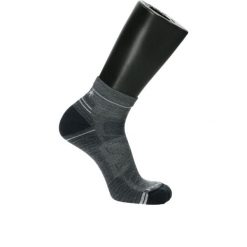 Skarpety Trekkingowe unisex Smartwool Hike Light Cushion Ankle Socks. Czarne skarpety Smartwool, bez wzorów, z wełny. Za 109.99 zł.