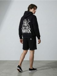 Bluza hoodie z nadrukiem The Mandalorian - czarny. Czarne bluzy bez kaptura Sinsay, l, bez wzorów, bez kaptura. Za 69.99 zł.