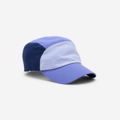 Czapka z daszkiem fitness. Fioletowe czapki z daszkiem DOMYOS, bez wzorów, z materiału. Za 39.99 zł.