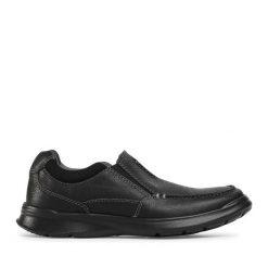 Półbuty Clarks. Czarne eleganckie półbuty Clarks, bez wzorów, bez obcasa, bez zapięcia. Za 279.99 zł.