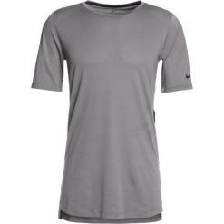 Nike Performance UTILITY Tshirt basic gunsmoke/black. T-shirty sportowe marki Nike Performance. W wyprzedaży za 143.10 zł.