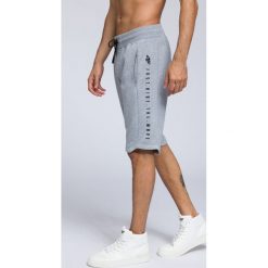 Spodenki dresowe męskie SKMD255 - chłodny jasny szary. Krótkie spodenki sportowe marki 4F. Za 99.99 zł.
