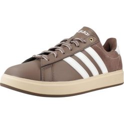 Buty ADIDAS GRAND COURT 2.0 Brązowy. Brązowe buty trekkingowe Adidas, bez wzorów, ze skóry, bez zapięcia. Za 363.00 zł.