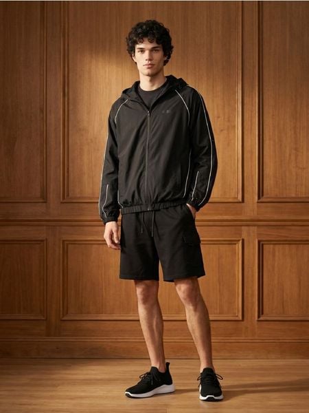 Szorty comfort - czarny. Czarne krótkie spodenki sportowe Sinsay, l, bez wzorów. Za 39.99 zł.