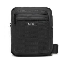 Saszetka Calvin Klein. Czarne saszetki i nerki CALVIN KLEIN, bez wzorów. Za 209.99 zł.