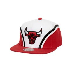 Czapka typu snapback Mitchell & Ness Overhead Chicago Bulls. Białe czapki z daszkiem Mitchell & Ness, bez wzorów. Za 209.50 zł.