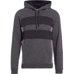 Folk PANEL HOODIE Bluza z kapturem greys. Bluzy z kapturem marki Folk, m, z bawełny, z kapturem. W wyprzedaży za 364.50 zł.