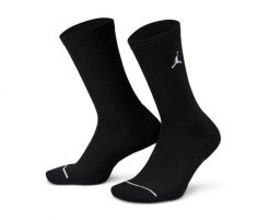 Skarpety sportowe Nike Jordan 3-pack. Czarne skarpetki sportowe Nike, bez wzorów, z materiału. Za 82.99 zł.