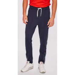 Ellesse - Spodnie. Spodnie materiałowe marki Ellesse. W wyprzedaży za 199.90 zł.