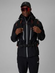 4F Kurtka trekkingowa membrana 20000 męska - czarna S. Czarne kurtki przeciwdeszczowe 4F, l, bez wzorów, z materiału, bez kaptura. Za 899.99 zł.