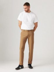 Levi´s Spodnie chino w kolorze beżowym rozmiar: W34/L32. Brązowe eleganckie spodnie na co dzień, l. Za 211.31 zł.