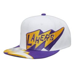 Czapka typu snapback Mitchell & Ness Fast Times Los Angeles Lakers. Białe czapki z daszkiem Mitchell & Ness, bez wzorów. Za 225.00 zł.