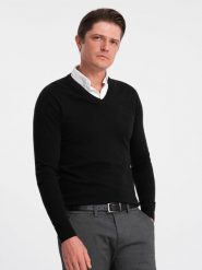 Sweter męski z dekoltem "w serek" z koszulowym kołnierzykiem - czarny V1 OM-SWSW-0102 - XXL. Czarne swetry nierozpinane Ombre Clothing, l, bez wzorów, z bawełny, bez kołnierzyka, bez ramiączek. W wyprzedaży za 69.99 zł.