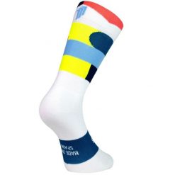 Skarpetki Sporcks Madonna. Czerwone skarpety SPORCKS, bez wzorów, z nylonu. Za 151.50 zł.