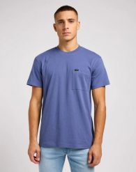 MESKA KOSZULKA LEE RELAXED POCKET TEE SURF BLUE 112349089. Niebieskie t-shirty Lee, l, bez wzorów, bez kołnierzyka, bez ramiączek. Za 79.99 zł.