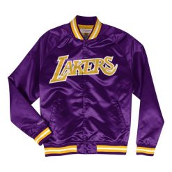 Lekka satynowa kurtka Los Angeles Lakers. Fioletowe kurtki Mitchell & Ness, bez wzorów, z satyny, bez kaptura. Za 466.50 zł.