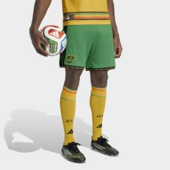 Szorty domowe Jamaica 26. Zielone szorty Adidas, bez wzorów, sportowe. Za 199.00 zł.