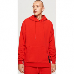 Czerwona bluza z kapturem - Czerwony. Czerwone bluzy z kapturem marki Cropp. Za 119.99 zł.