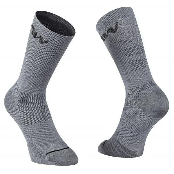 Skarpetki Northwave Extreme Pro. Czarne skarpety Northwave, bez wzorów, z materiału. Za 120.00 zł.