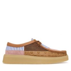 Półbuty Clarks. Eleganckie półbuty Clarks, bez wzorów, bez obcasa, bez zapięcia. Za 599.99 zł.