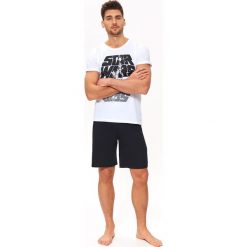 PIŻAMA STAR WARS. Białe piżamy marki TOP SECRET, z motywem z bajki, z bawełny, z krótkim rękawem. W wyprzedaży za 29.99 zł.