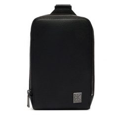 Saszetka Calvin Klein. Czarne saszetki i nerki CALVIN KLEIN, bez wzorów. Za 409.99 zł.