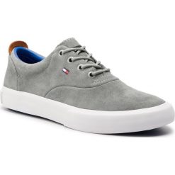Tenisówki TOMMY HILFIGER - Core Thick Suede Sneaker FM0FM02050 Griffin 991. Trampki Tommy Hilfiger. W wyprzedaży za 269.00 zł.